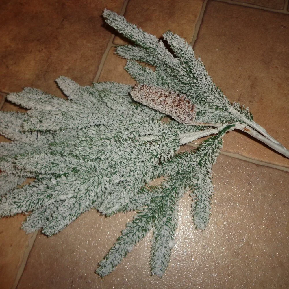 NWOT Faux Snow Greenery Pine Bow 28